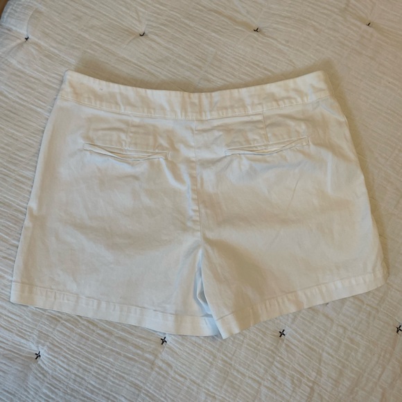 LOFT Riviera Mid Rise Cotton Side Zip Sailor Shorts in White Size 6 - Picture 3 of 11